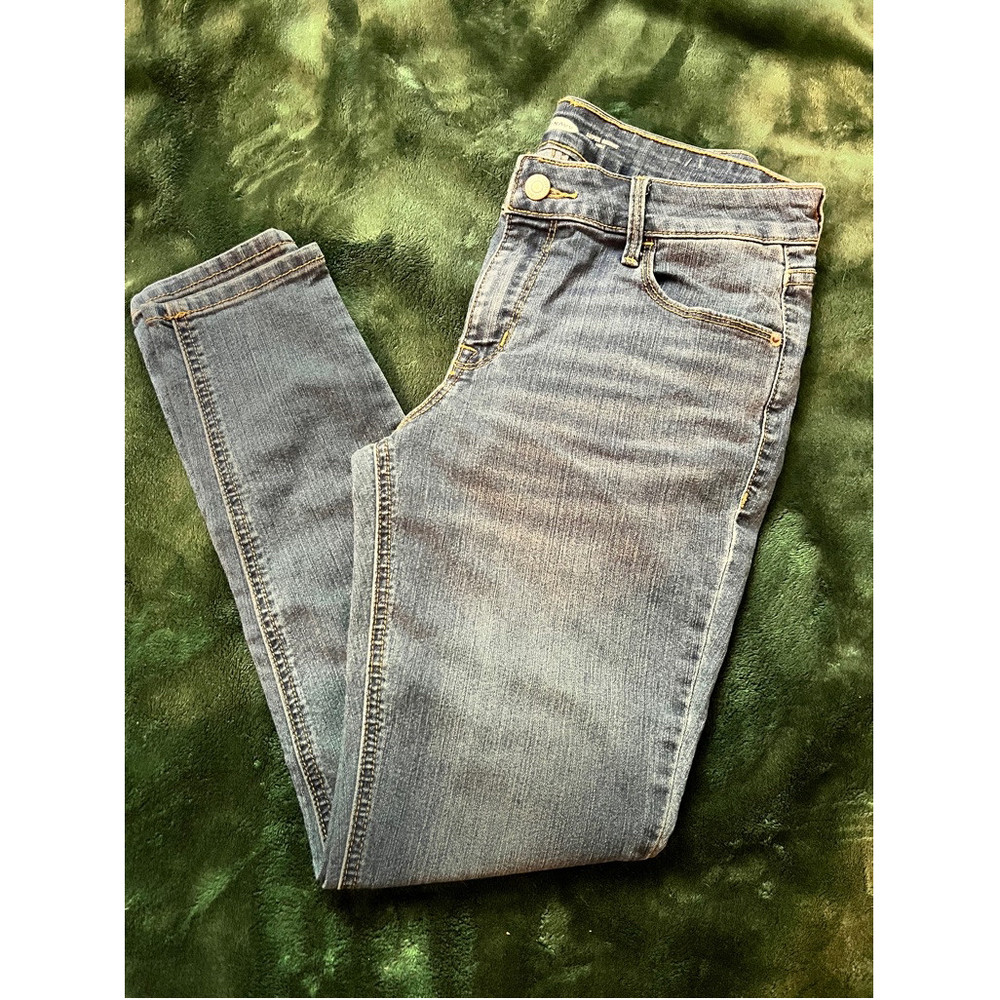Gently Used Old Navy Super Skinny Jeans Size 6